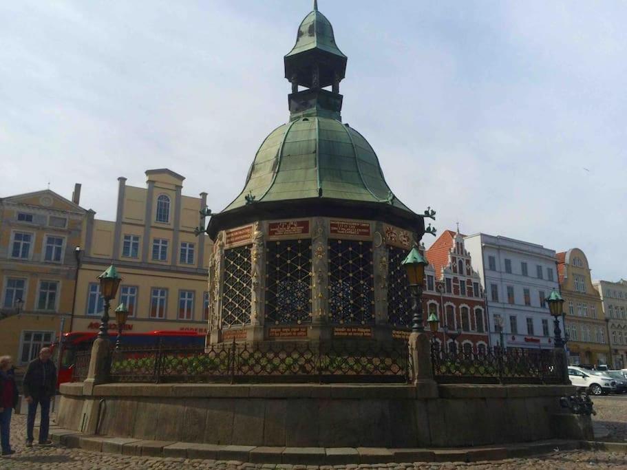 Historischer Ohlerich Speicher Hafen Ap.18 * Wismar
