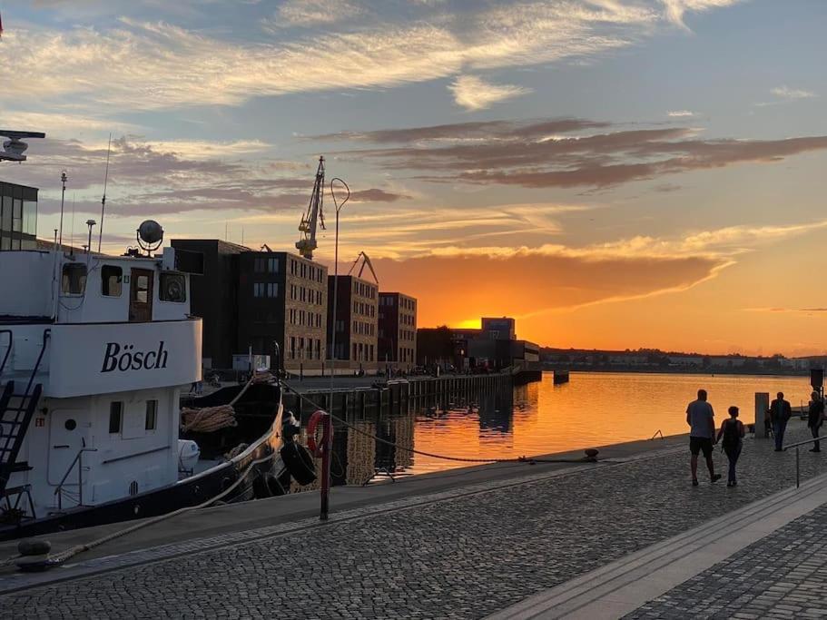 Historischer Ohlerich Speicher Hafen Ap.18 * Wismar